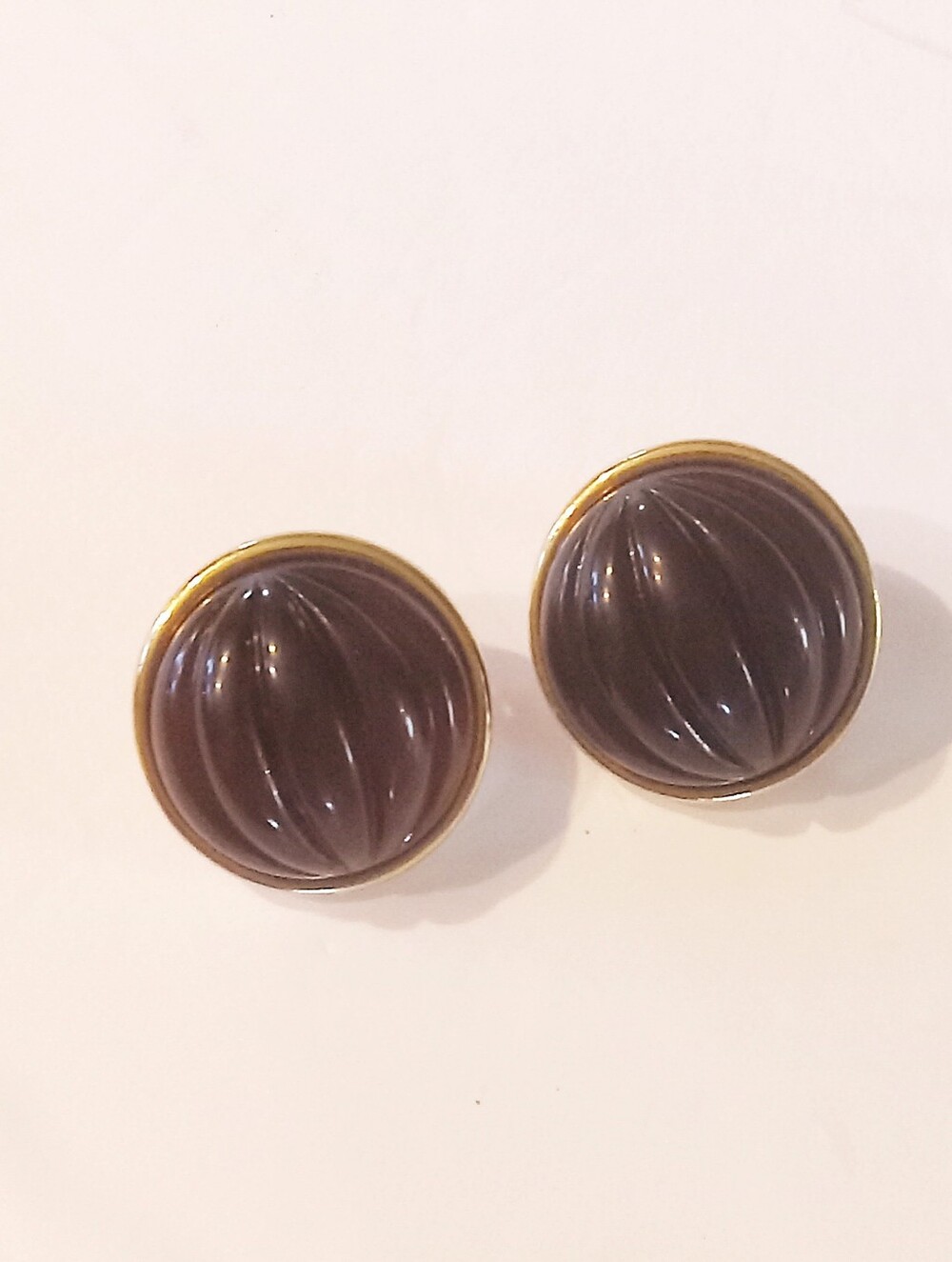 Brown & gold vintage Trifari earrings with ribbed texture. Beautiful fall color